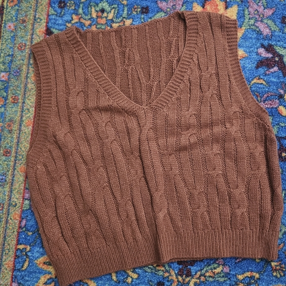 🌈 NWOT Set of Two V Neck Cable Knit Sweater Vest Khali Rust Cropped - Picture 5 of 6